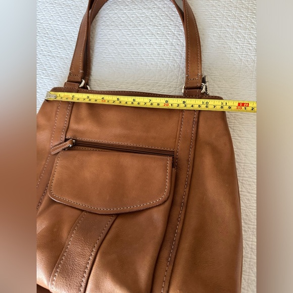 Fossil handbag purse. Soft brown leather. Zipper closures, zippered front pocket - Picture 5 of 12